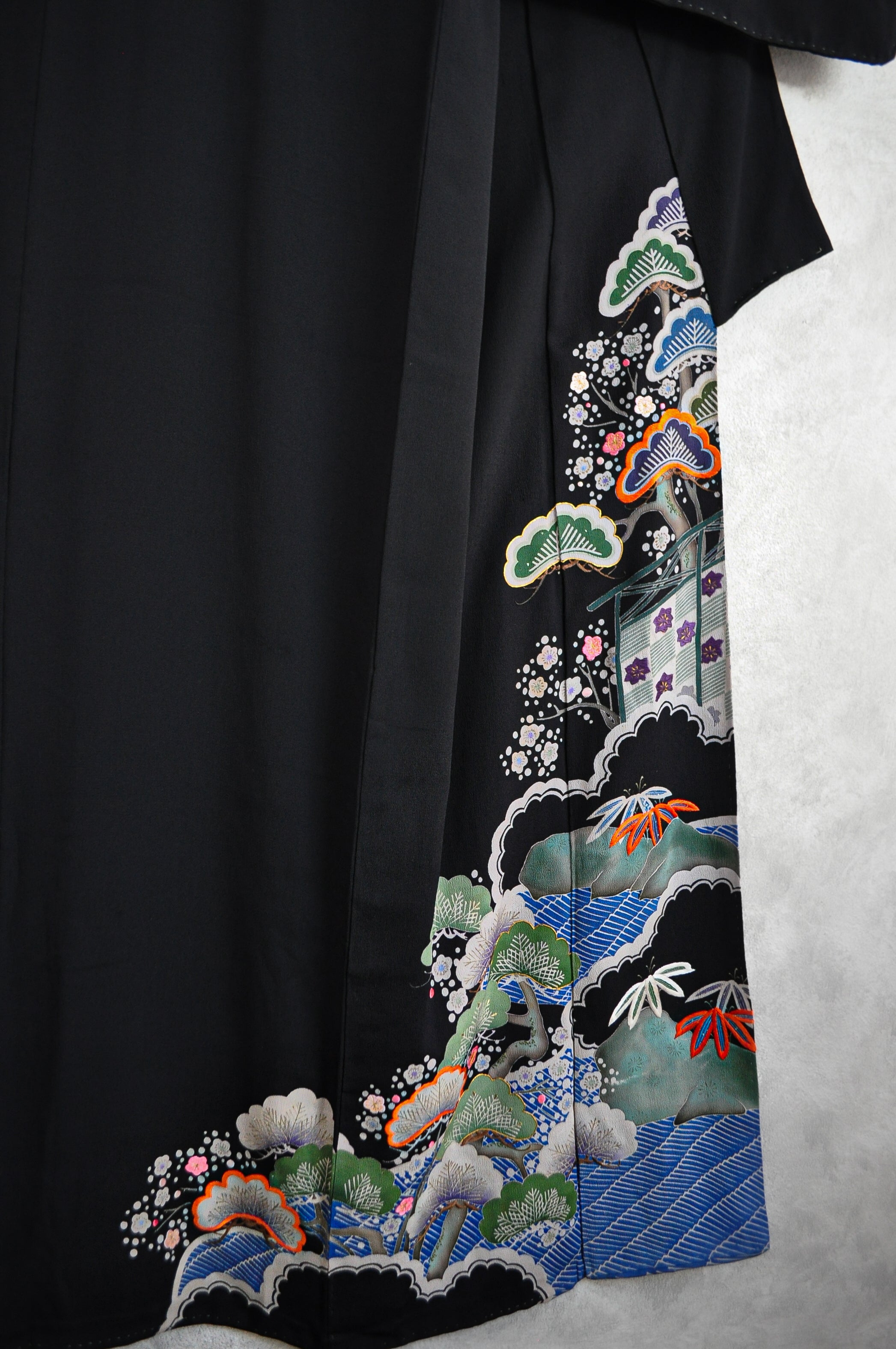 Three Friends of Winter 50s Semi Antique Kimono Robe